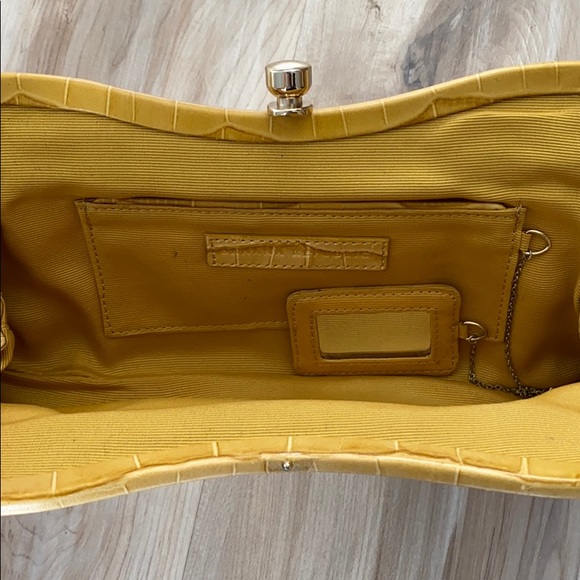 ❤️ Banana Republic Yellow Frame Lock Clutch - Picture 4 of 6